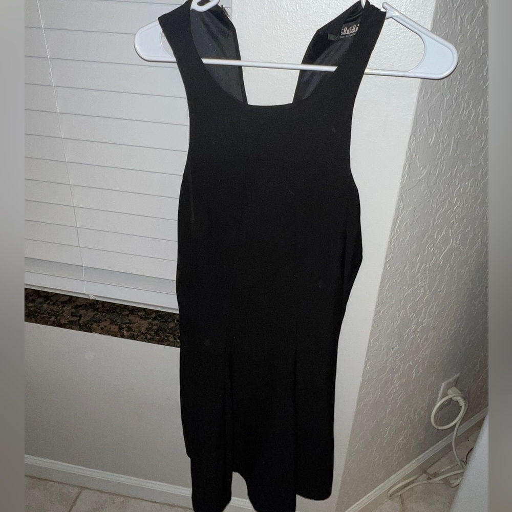 Lulu’s black dress
